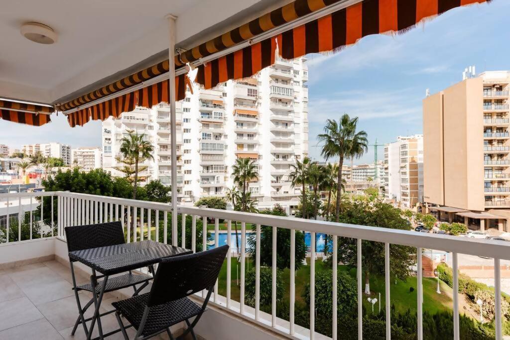 Amplio Con Vistas Al Mar Y Piscina En Benalmadena Daire Dış mekan fotoğraf