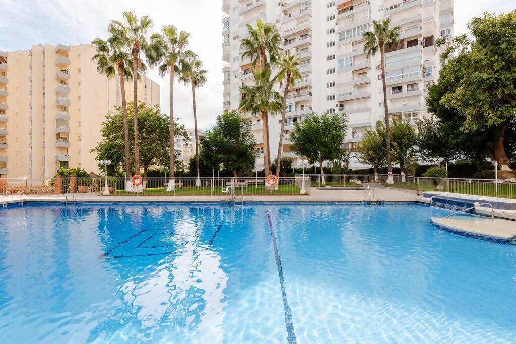 Amplio Con Vistas Al Mar Y Piscina En Benalmadena Daire Dış mekan fotoğraf