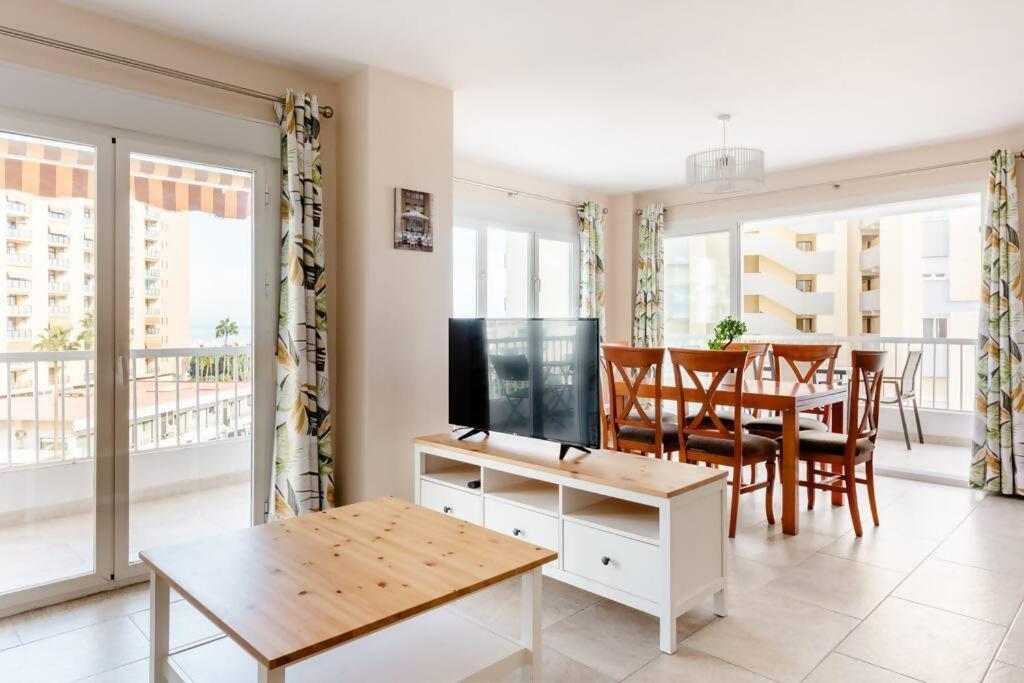 Amplio Con Vistas Al Mar Y Piscina En Benalmadena Daire Dış mekan fotoğraf