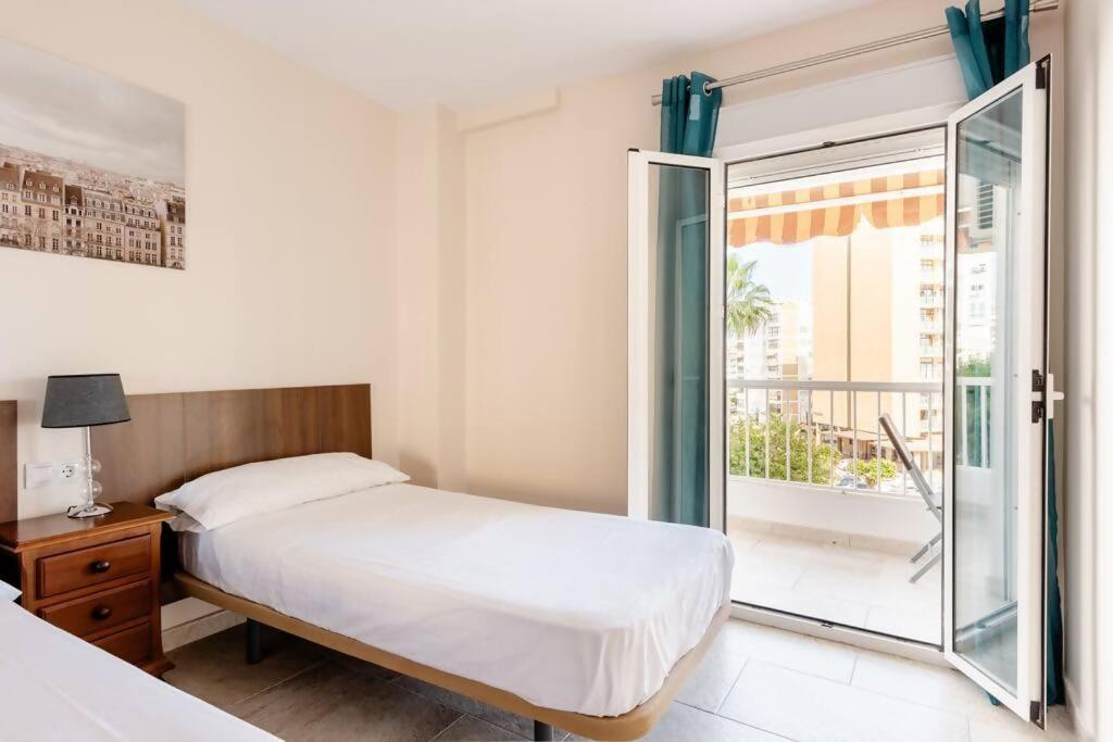 Amplio Con Vistas Al Mar Y Piscina En Benalmadena Daire Dış mekan fotoğraf
