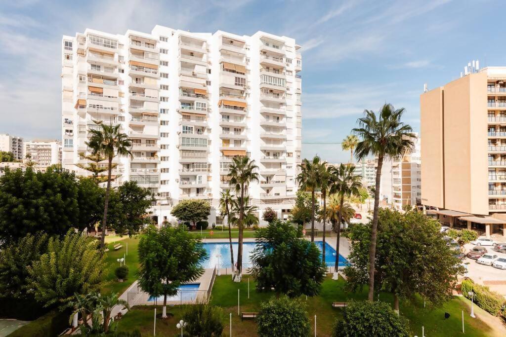 Amplio Con Vistas Al Mar Y Piscina En Benalmadena Daire Dış mekan fotoğraf