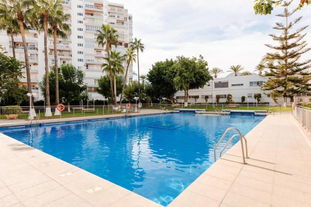 Amplio Con Vistas Al Mar Y Piscina En Benalmadena Daire Dış mekan fotoğraf